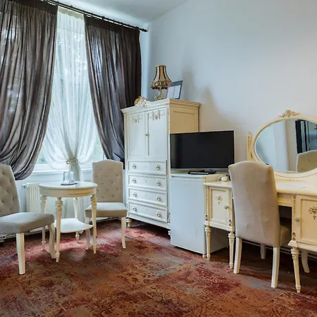 Πανσιόν Ambient